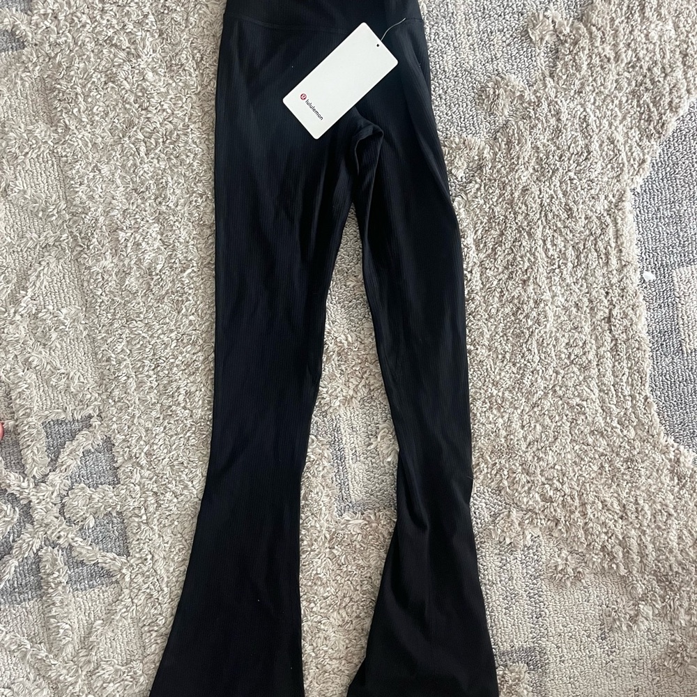NWT !! Lululemon ‘Align Mini Flare Leggings” Sz 2 Ribbed Black